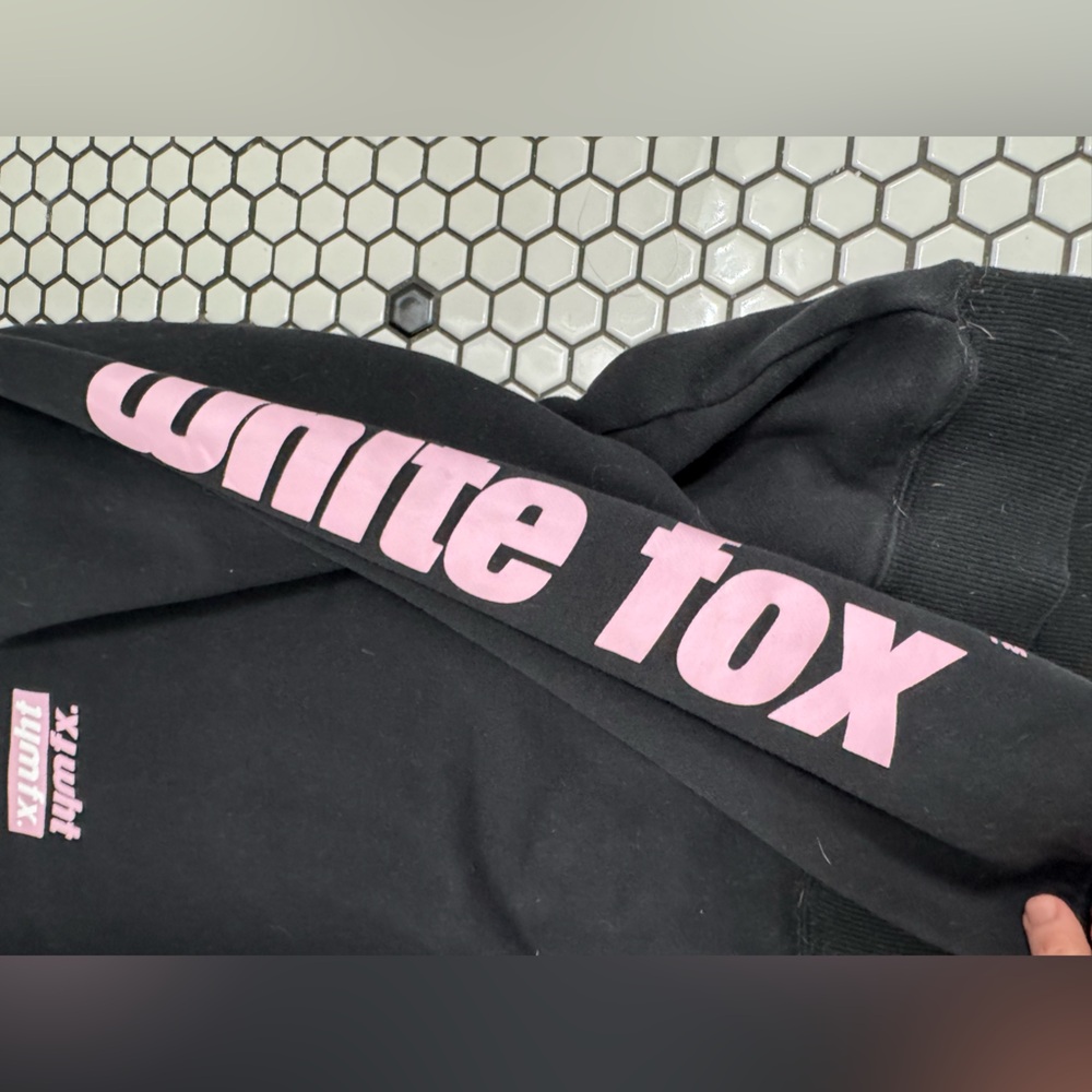 White fox Sweatshirt size medium/large - Picture 4 of 5